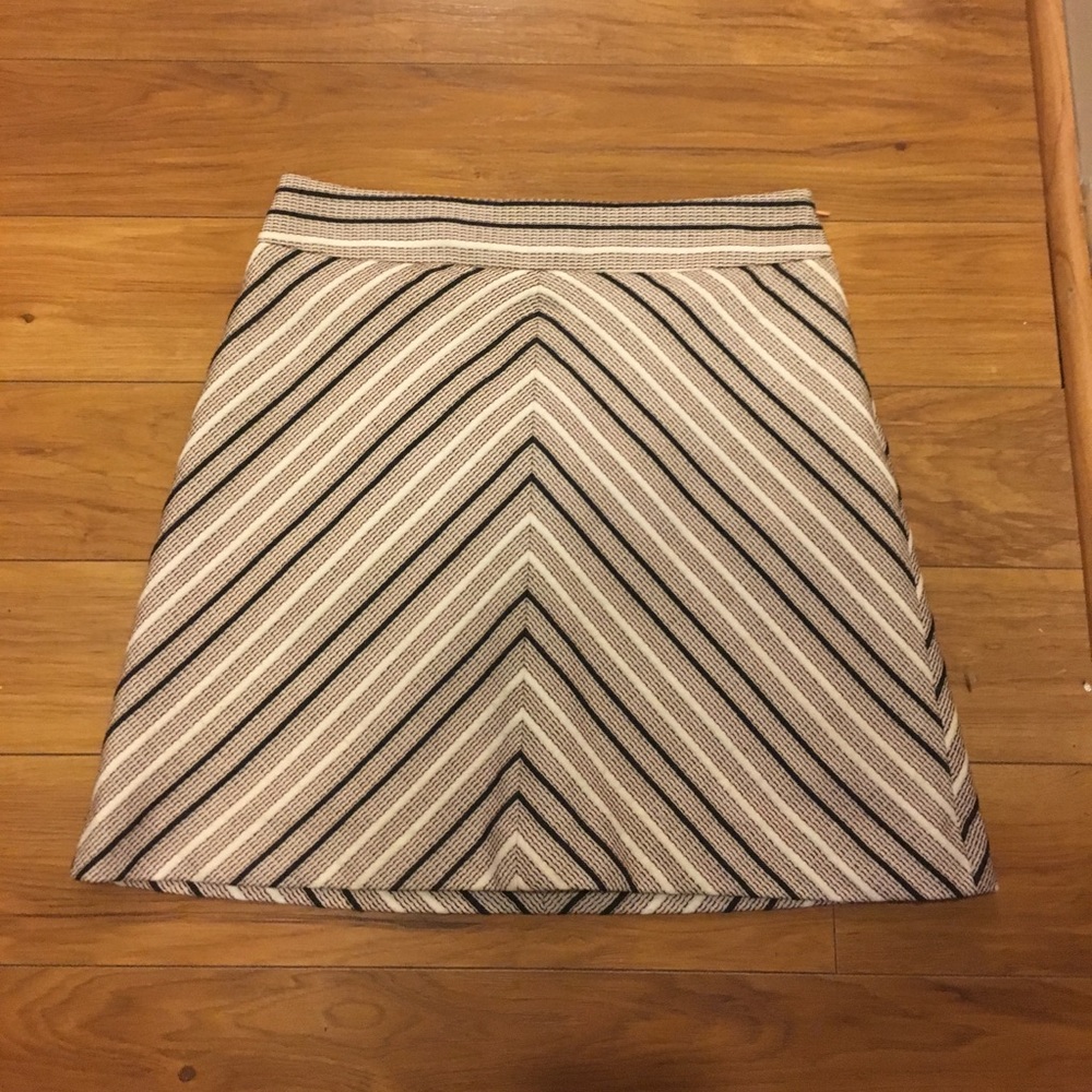 LOFT patterned A-line skirt size 6 - Picture 1 of 3